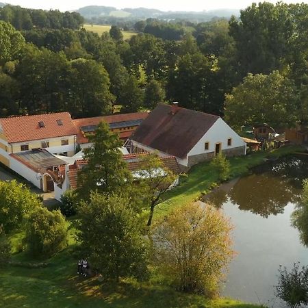 Strnadovsky Mlyn Hotel Jesenice  Bagian luar foto
