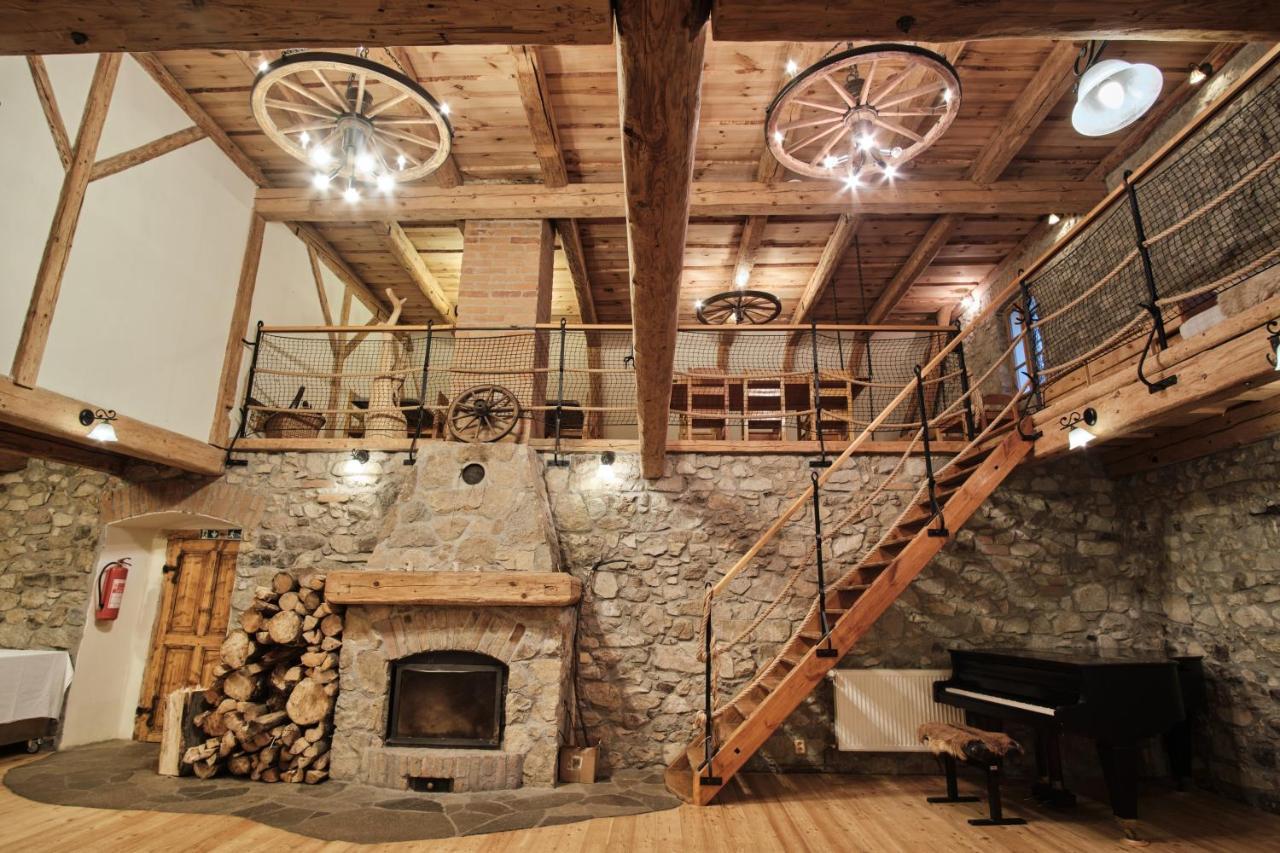 Strnadovsky Mlyn Hotel Jesenice  Bagian luar foto
