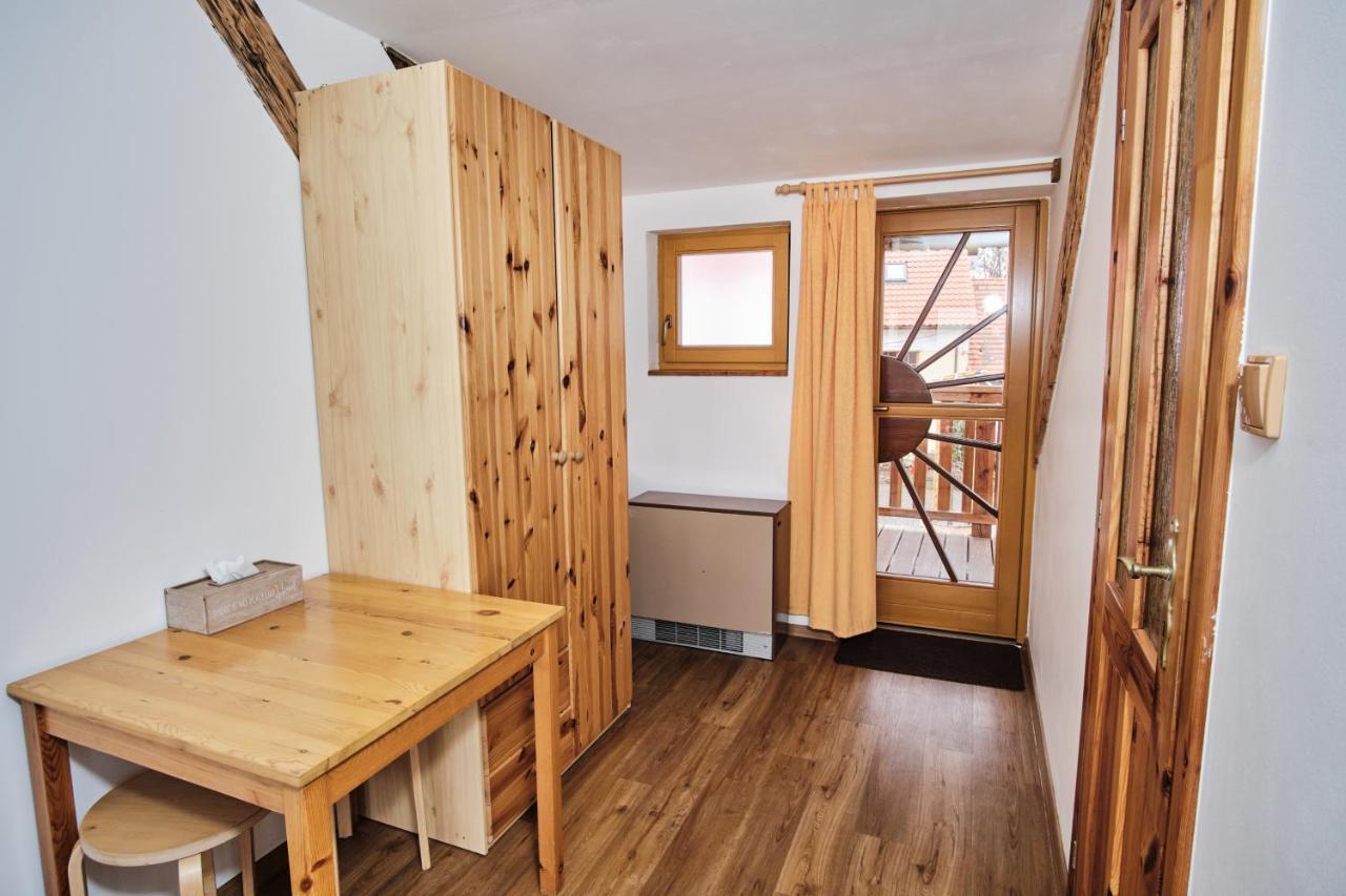 Strnadovsky Mlyn Hotel Jesenice  Bagian luar foto