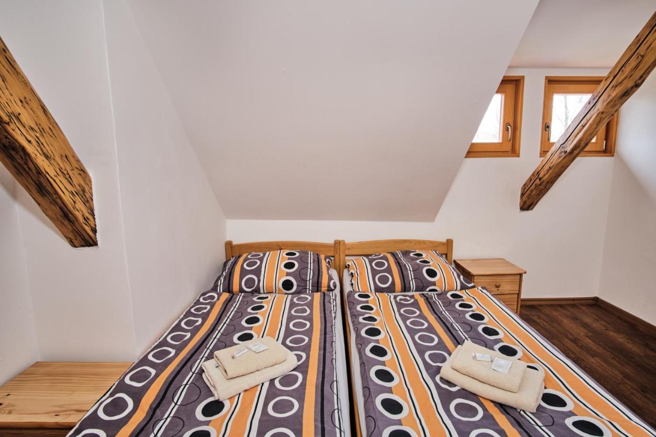 Strnadovsky Mlyn Hotel Jesenice  Bagian luar foto