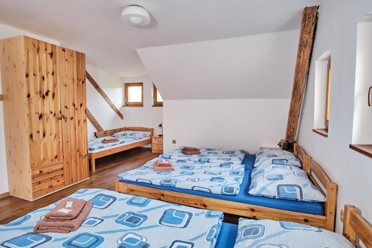 Strnadovsky Mlyn Hotel Jesenice  Bagian luar foto