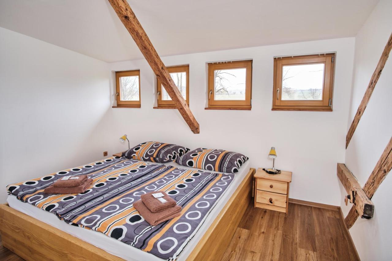 Strnadovsky Mlyn Hotel Jesenice  Bagian luar foto