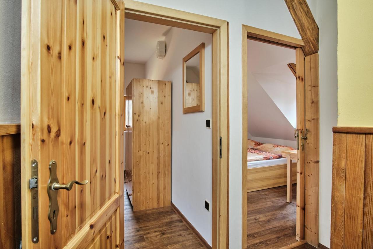 Strnadovsky Mlyn Hotel Jesenice  Bagian luar foto