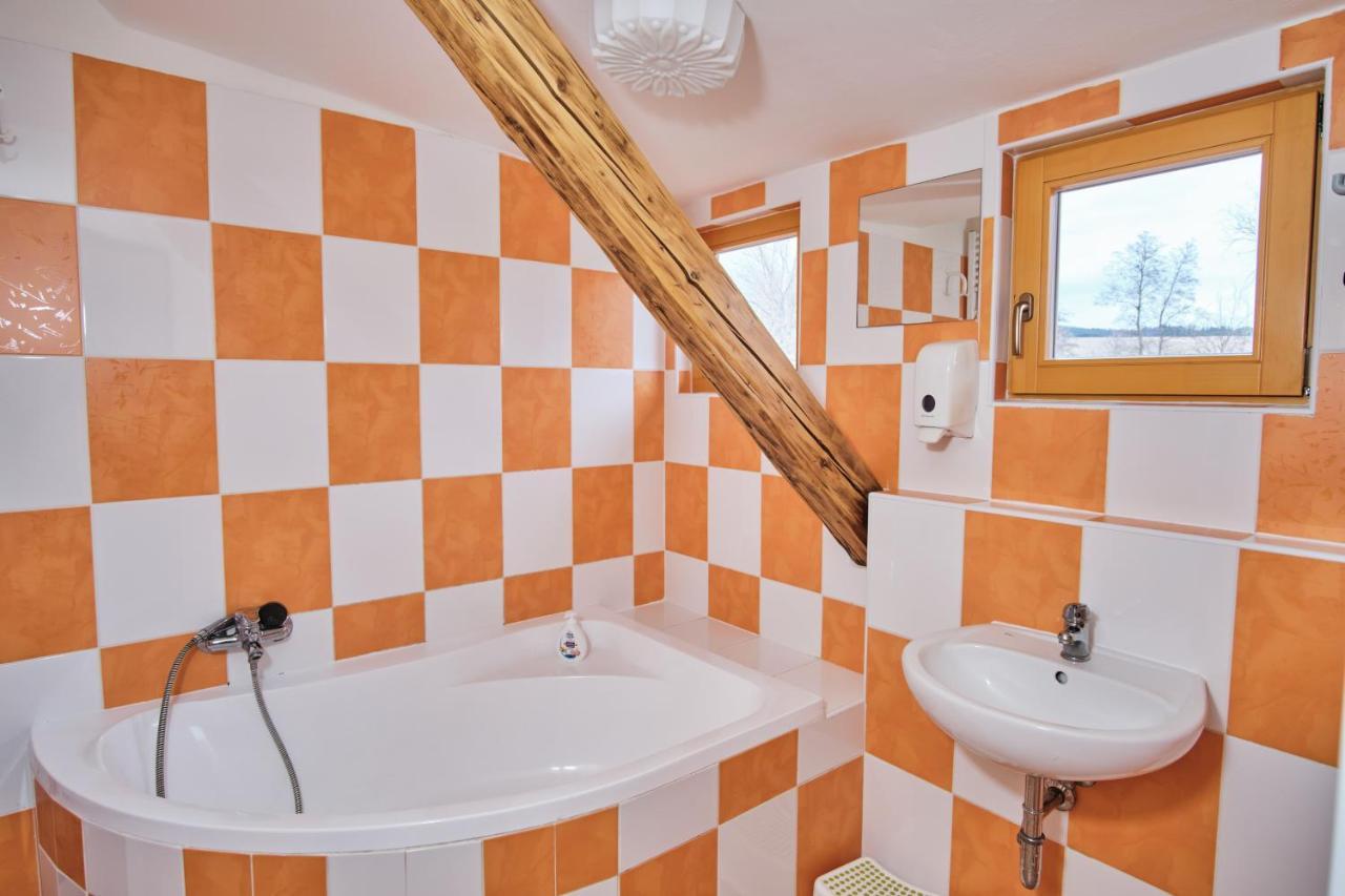 Strnadovsky Mlyn Hotel Jesenice  Bagian luar foto