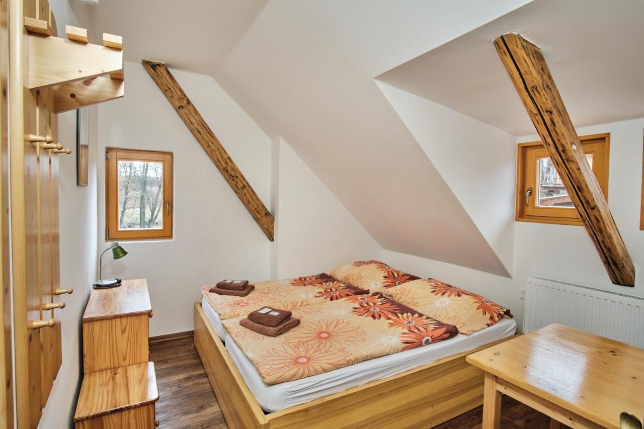 Strnadovsky Mlyn Hotel Jesenice  Bagian luar foto