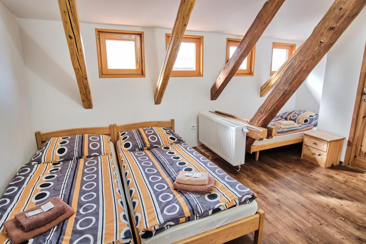 Strnadovsky Mlyn Hotel Jesenice  Bagian luar foto
