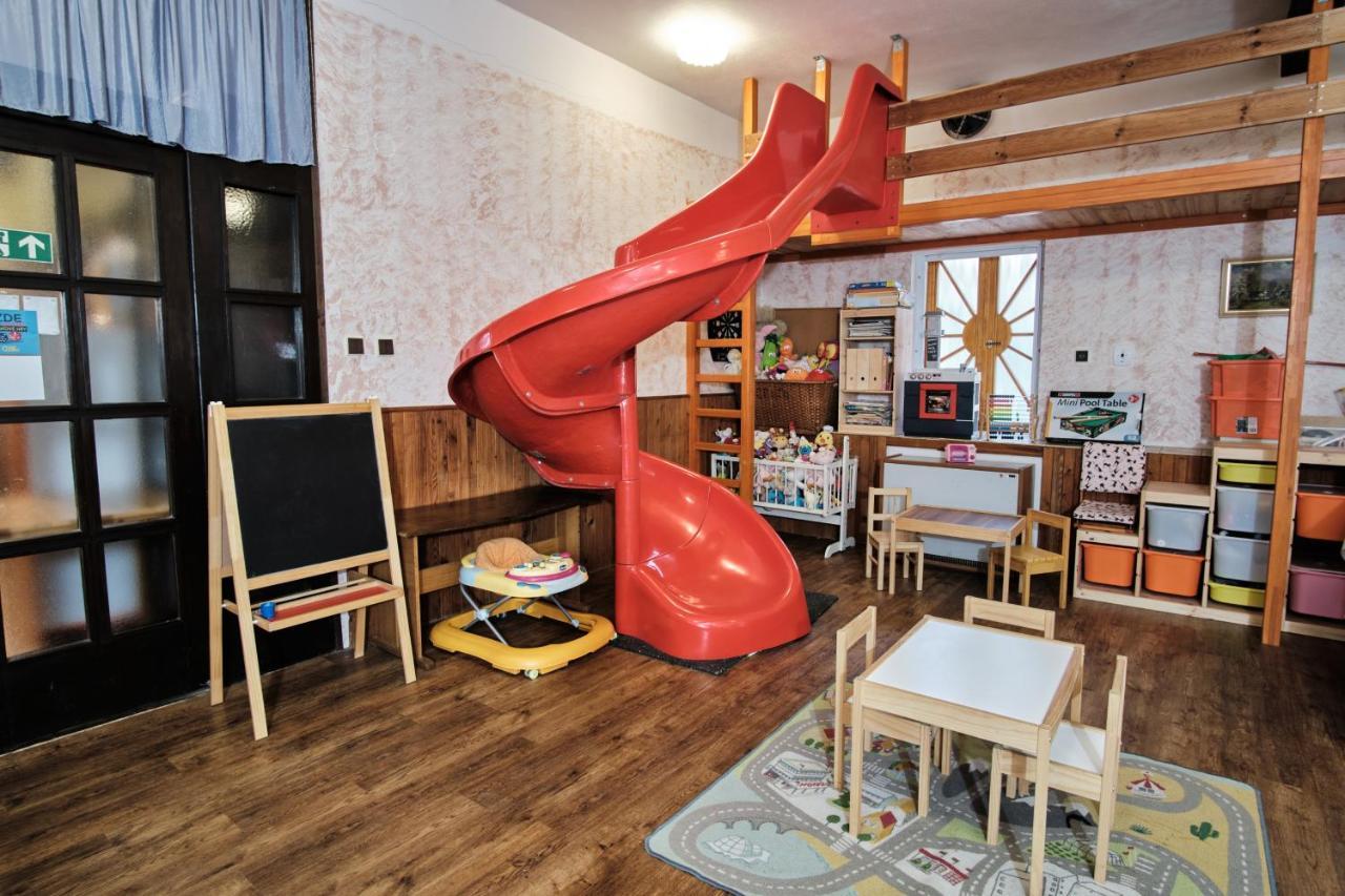 Strnadovsky Mlyn Hotel Jesenice  Bagian luar foto